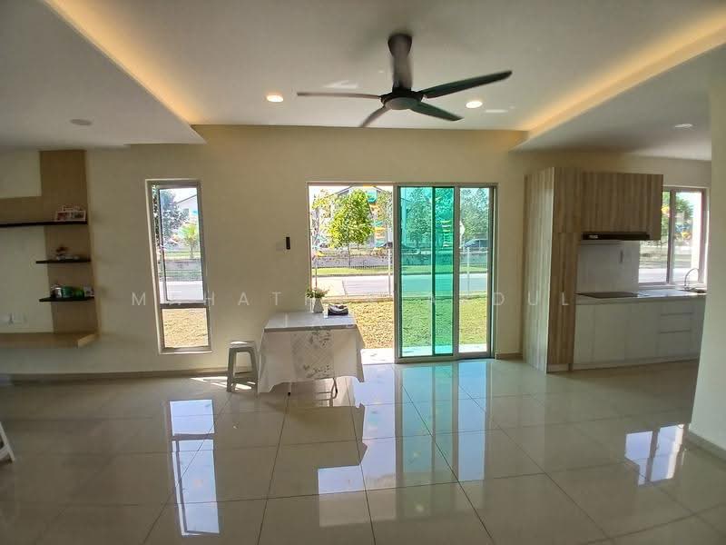 2-storey Terraced House for Sale in Semenyih (Selangor) - Mahathir Abdul Jabar - Living Room - PropertyGuru.com.my