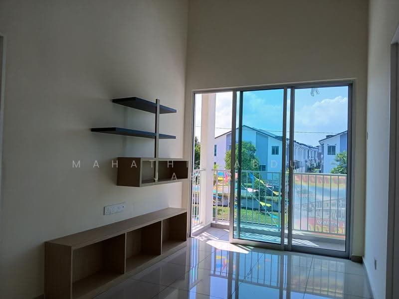 2-storey Terraced House for Sale in Semenyih (Selangor) - Mahathir Abdul Jabar - Balcony - PropertyGuru.com.my