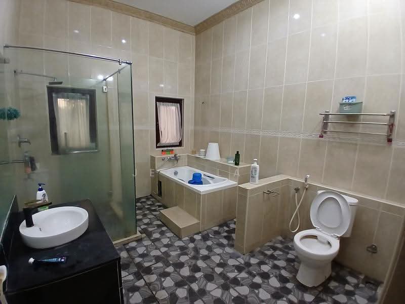 Bungalow House for Sale in Penang Golf Resort (Kepala Batas) - Jeff Lau - Bathroom - PropertyGuru.com.my