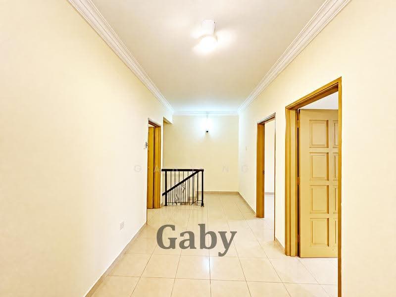 Rumah Teres 2-Tingkat untuk Dijual di Taman Seri Taming (Cheras) - Gaby Ng - Corridor - PropertyGuru.com.my
