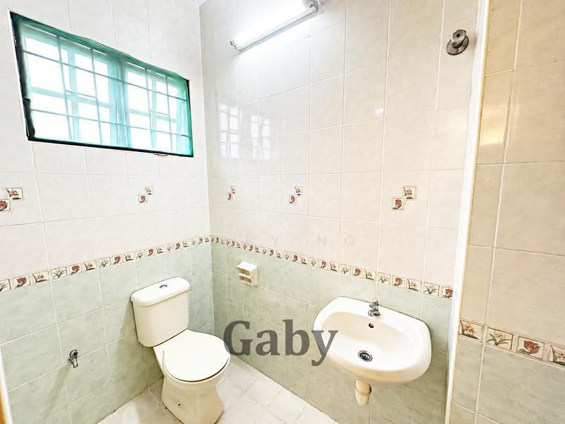 Rumah Teres 2-Tingkat untuk Dijual di Taman Seri Taming (Cheras) - Gaby Ng - Bathroom - PropertyGuru.com.my