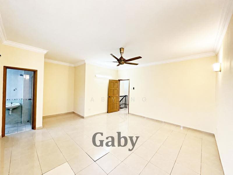 Rumah Teres 2-Tingkat untuk Dijual di Taman Seri Taming (Cheras) - Gaby Ng - Living Room - PropertyGuru.com.my