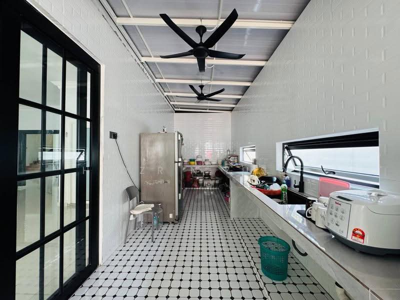 Rumah Banglo untuk Dijual di Seksyen 6 (Shah Alam) - HADZRIN YUSOF - Kitchen - PropertyGuru.com.my