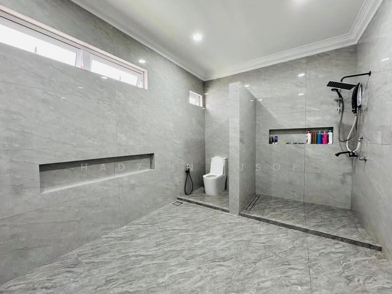 Rumah Banglo untuk Dijual di Seksyen 6 (Shah Alam) - HADZRIN YUSOF - Bathroom - PropertyGuru.com.my
