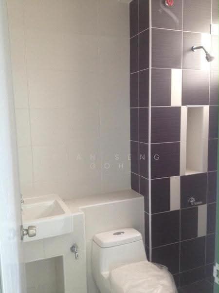 Kediaman Servis untuk Dijual di D'Ambience Residences (Pangsapuri Ikatan Flora) - Kian Seng Goh - Bathroom - PropertyGuru.com.my