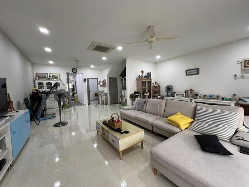 2.5-storey Terraced House for Sale in Taman Damai Utama (Bandar Kinrara) - Kent Lai - Living Room - PropertyGuru.com.my