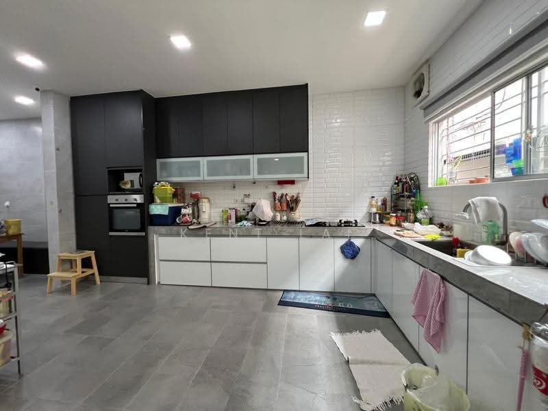 2.5-storey Terraced House for Sale in Taman Damai Utama (Bandar Kinrara) - Kent Lai - Kitchen - PropertyGuru.com.my