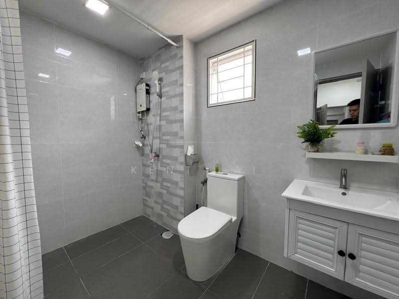 2.5-storey Terraced House for Sale in Taman Damai Utama (Bandar Kinrara) - Kent Lai - Bathroom - PropertyGuru.com.my
