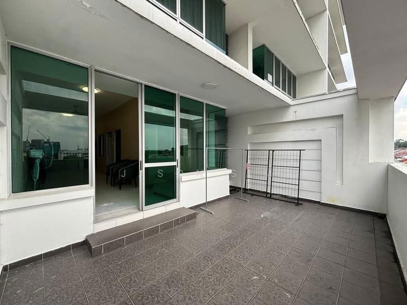Kediaman Servis untuk Dijual di Akademik Suite - Jason Sim - Balcony - PropertyGuru.com.my