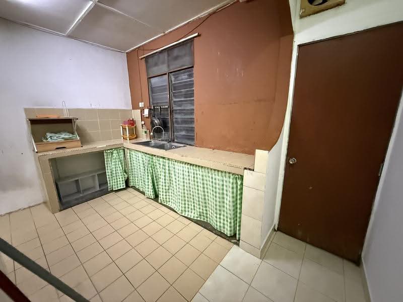 1-storey Terraced House for Rent in Bandar Kinrara Seksyen 1 (Bandar Kinrara) - Joey Wong - Kitchen - PropertyGuru.com.my