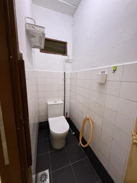 1-storey Terraced House for Rent in Bandar Kinrara Seksyen 1 (Bandar Kinrara) - Joey Wong - Bathroom - PropertyGuru.com.my