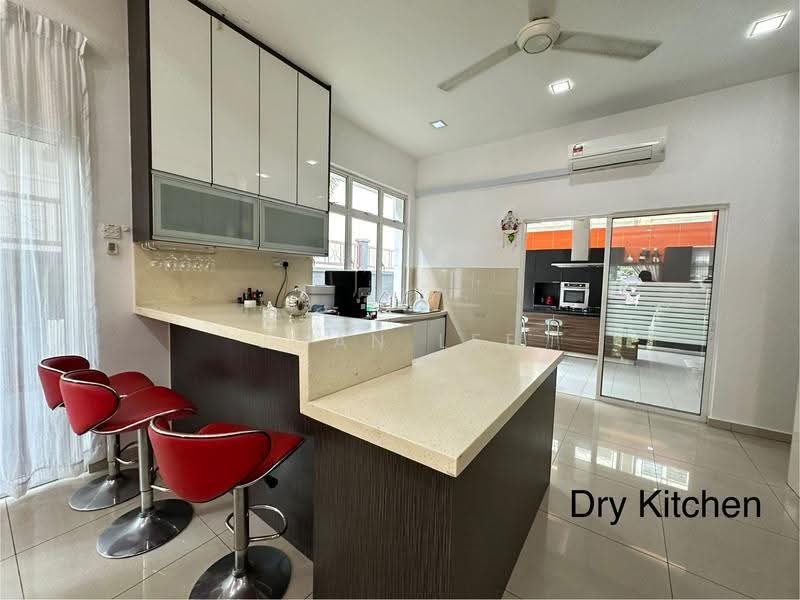 Rumah Berkembar untuk Dijual di Taman Equine (Seri Kembangan) - Joan Lee - Kitchen - PropertyGuru.com.my