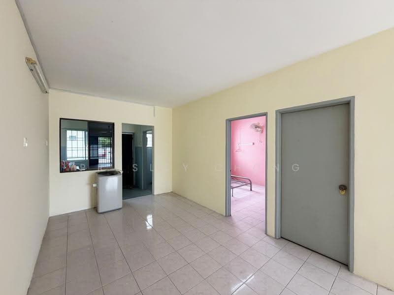 Rumah Teres 2-Tingkat untuk Dijual di Taman Kampar Perdana (Kampar) - Presley Chong - Living Room - PropertyGuru.com.my