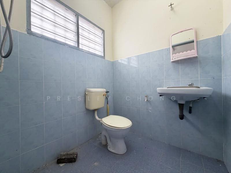 Rumah Teres 2-Tingkat untuk Dijual di Taman Kampar Perdana (Kampar) - Presley Chong - Bathroom - PropertyGuru.com.my