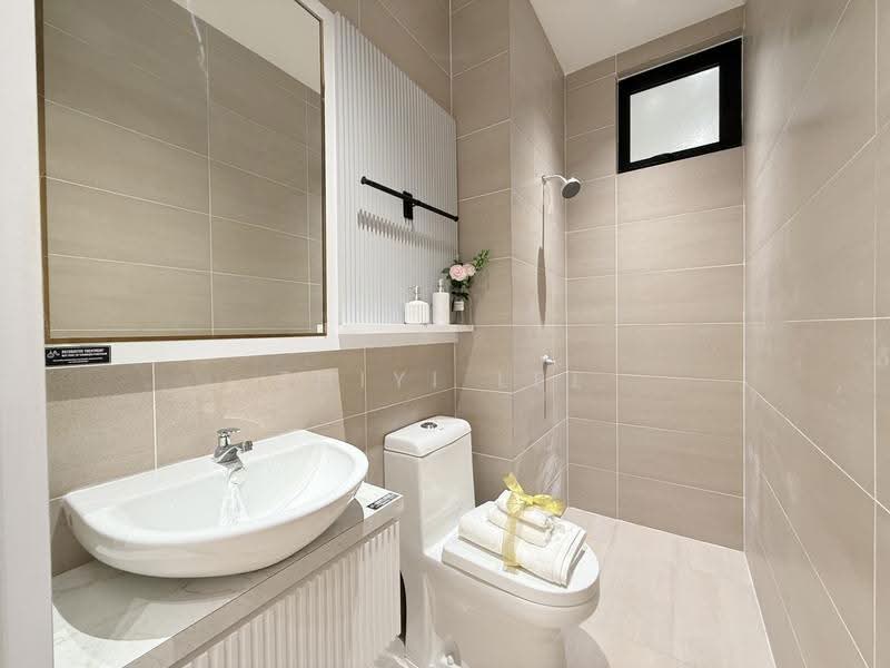 Kediaman Servis untuk Dijual di Permas Heights - Zhiyi Lee - Bathroom - PropertyGuru.com.my