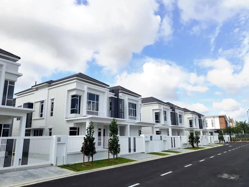 Cluster House for Sale in Setia Tropika (Johor Bahru) - Phang Elainne - Exterior - PropertyGuru.com.my