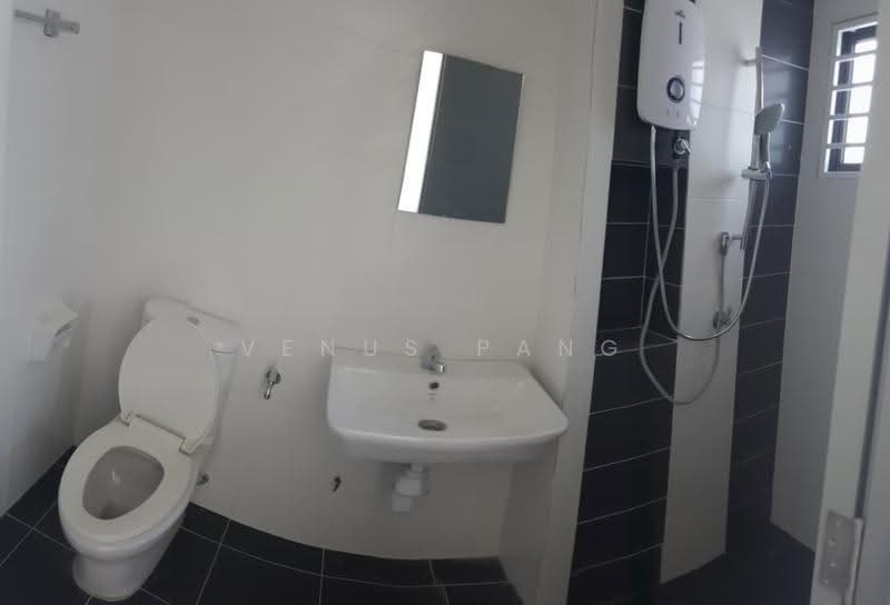 Kediaman Servis untuk Dijual di Metia Residence - Vindy Pang - Bathroom - PropertyGuru.com.my