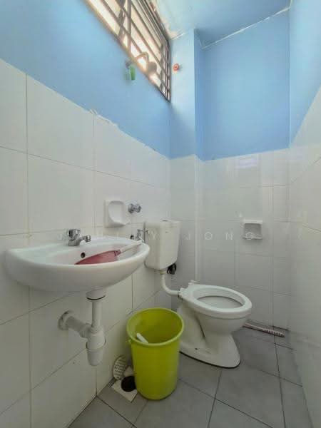 Semi-Detached House for Sale in Mutiara Rini (Skudai) - Janlly Jong - Bathroom - PropertyGuru.com.my