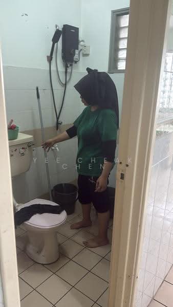 Rumah Teres untuk Disewa di Usj 17 (Subang Jaya) - Yee Cheak Chen - Bathroom - PropertyGuru.com.my