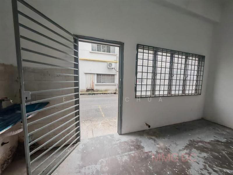 Kedai untuk Disewa di Bandar Botanic (Klang) - Ethan Chua - Entrance - PropertyGuru.com.my
