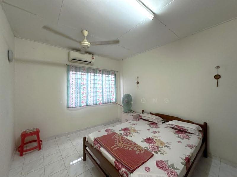 Rumah Teres 2-Tingkat untuk Dijual di Taman Damai Jaya (Skudai) - Janlly Jong - Bedroom - PropertyGuru.com.my