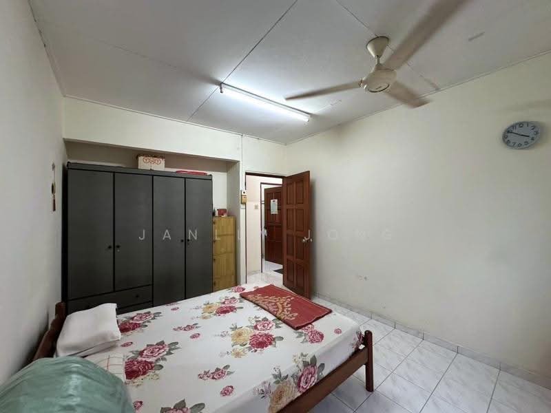 Terraced House for Sale in Taman Damai Jaya (Skudai) - Janlly Jong - Bedroom - PropertyGuru.com.my