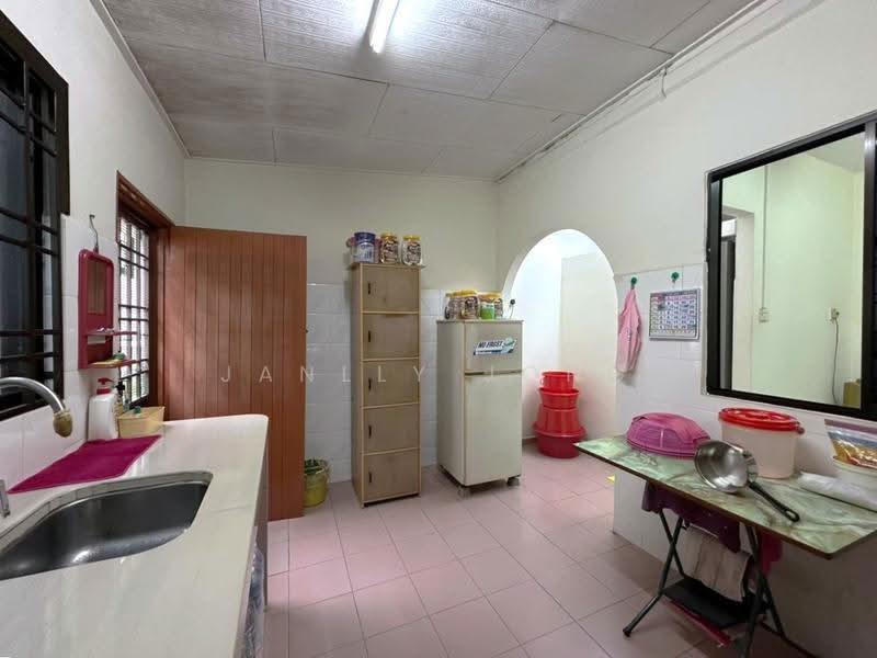 Terraced House for Sale in Taman Damai Jaya (Skudai) - Janlly Jong - Kitchen - PropertyGuru.com.my