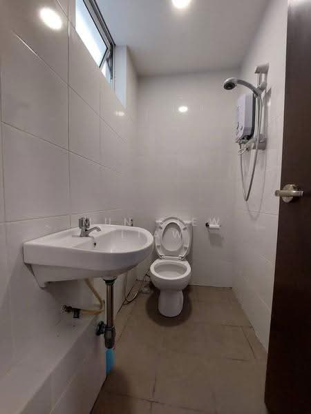 Kondominium untuk Disewa di The Bay Residences - Mun Siew Liaw - Bathroom - PropertyGuru.com.my