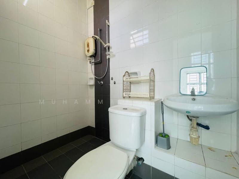 Pangsapuri untuk Dijual di Kasturi Idaman - Muhammad Ezwan - Bathroom - PropertyGuru.com.my