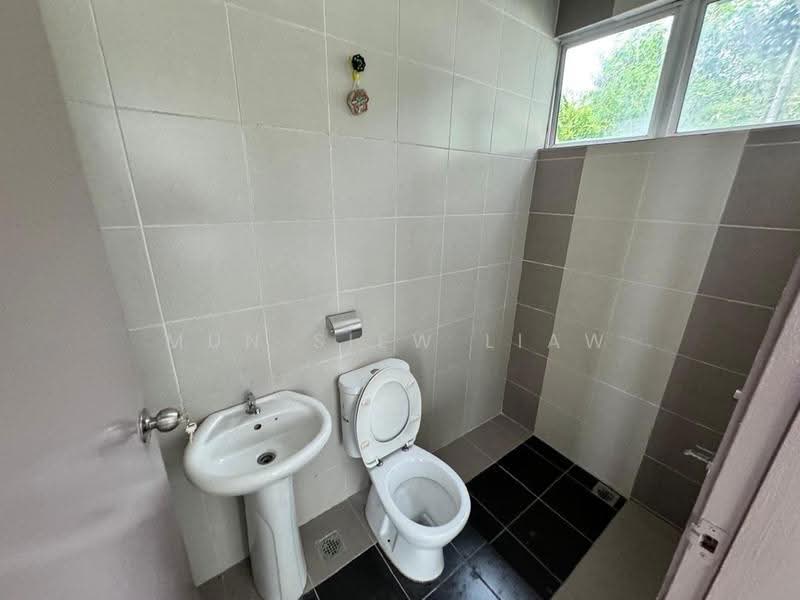 2.5-storey Terraced House for Sale in Kota Kinabalu (Sabah) - Mun Siew Liaw - Bathroom - PropertyGuru.com.my