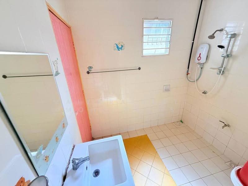 Semi-Detached House for Sale in Seremban 3 (Rasah) - Maizura binti Mohd Darus - Bathroom - PropertyGuru.com.my