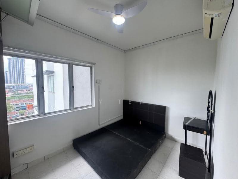 Rumah Bandar untuk Disewa di Larkin (Johor Bahru) - YY Tey - Bedroom - PropertyGuru.com.my