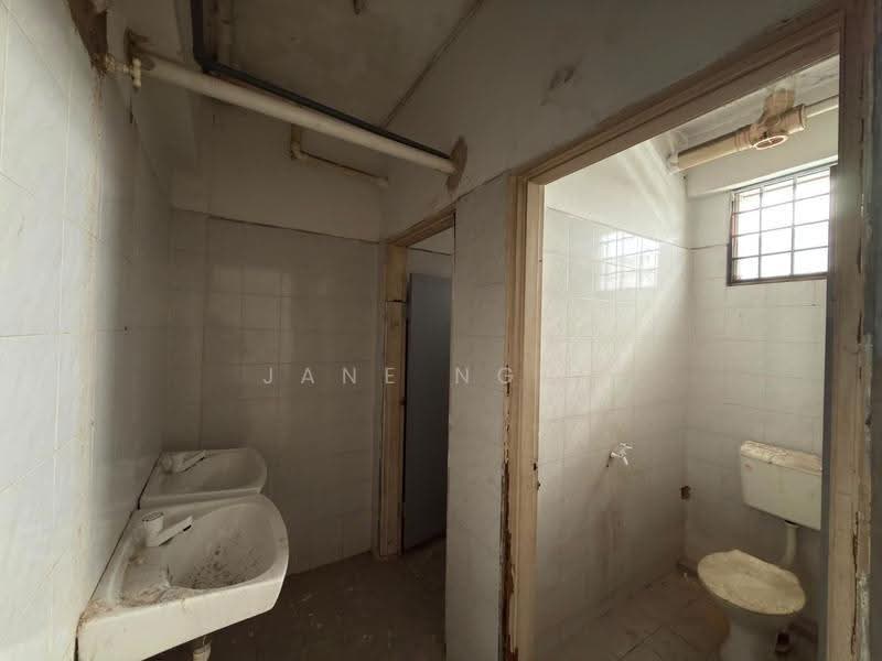 Kedai untuk Disewa di Tampoi (Johor) - Jane Ngoi - Bathroom - PropertyGuru.com.my