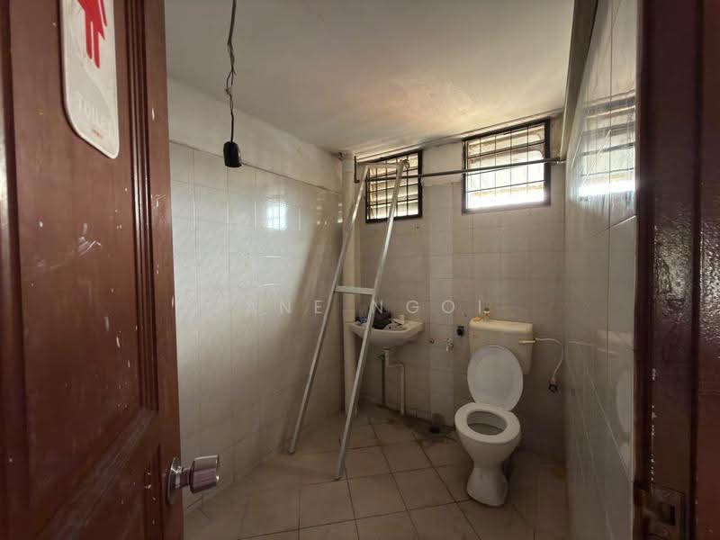 Kedai untuk Disewa di Tampoi (Johor) - Jane Ngoi - Bathroom - PropertyGuru.com.my