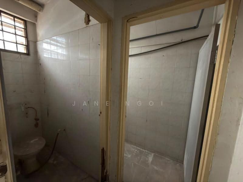 Kedai untuk Disewa di Tampoi (Johor) - Jane Ngoi - Bathroom - PropertyGuru.com.my