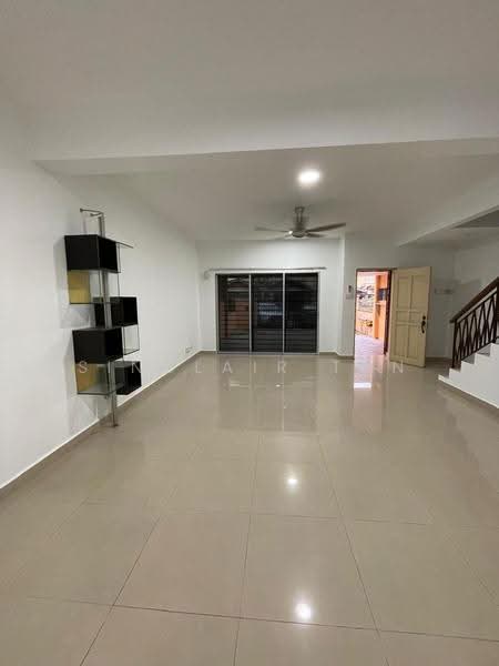 Rumah Teres untuk Disewa di Serdang (Seri Kembangan) - Sinclair Tan - Living Room - PropertyGuru.com.my