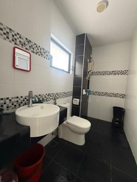 Rumah Kluster untuk Dijual di Taman Austin Heights (Tebrau) - Bevis Hoo - Bathroom - PropertyGuru.com.my