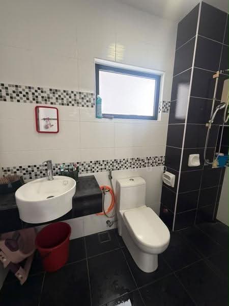 Rumah Kluster untuk Dijual di Taman Austin Heights (Tebrau) - Bevis Hoo - Bathroom - PropertyGuru.com.my