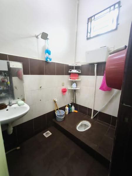 Terraced House for Sale in Perkampungan Kempadang Perdana (Kuantan) - Mohammad Azizi - Bathroom - PropertyGuru.com.my