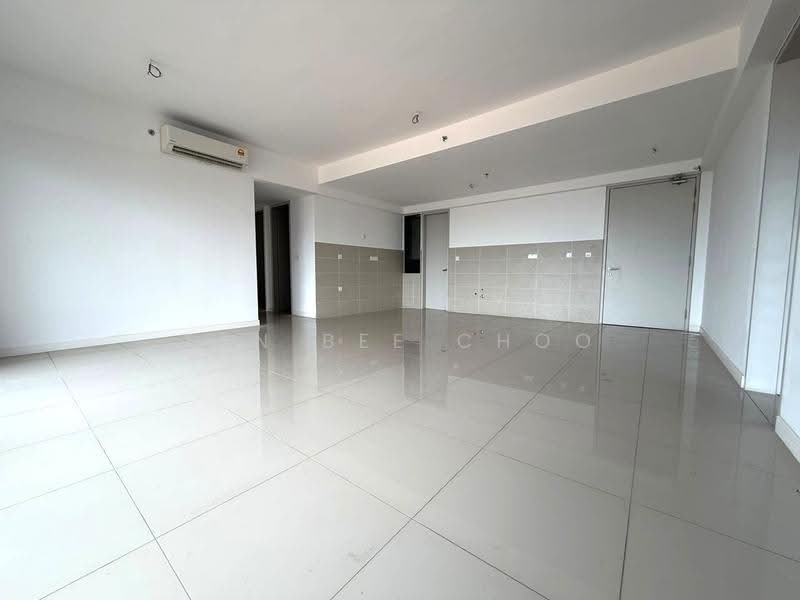 Kediaman Servis untuk Dijual di The Pulse Residence - Tan Bee Choo - Living Room - PropertyGuru.com.my