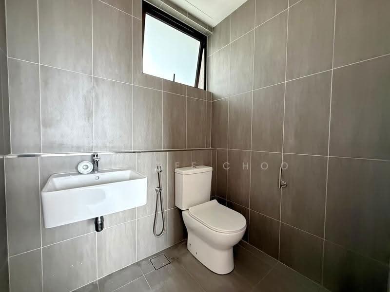 Kediaman Servis untuk Dijual di The Pulse Residence - Tan Bee Choo - Bathroom - PropertyGuru.com.my