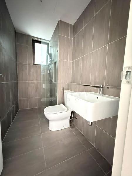 Kediaman Servis untuk Dijual di The Pulse Residence - Tan Bee Choo - Bathroom - PropertyGuru.com.my