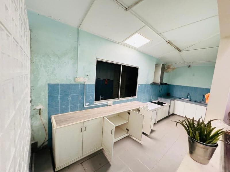 Bungalow House for Rent in Ulu Kelang (Selangor) - Farah Rasul - Kitchen - PropertyGuru.com.my