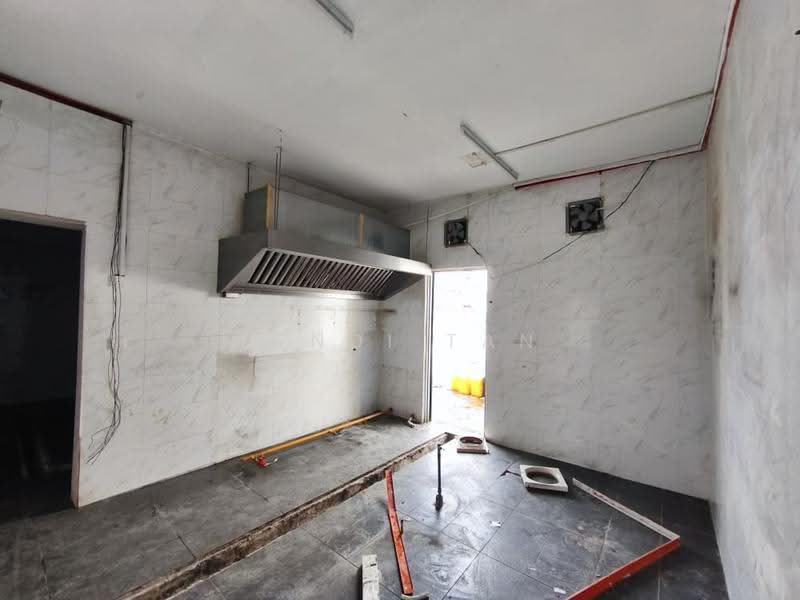 Commercial Bungalow for Rent in SS13 (Subang Jaya) - Fendi tan - Kitchen - PropertyGuru.com.my
