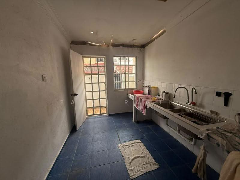 2-storey Terraced House for Sale in Bandar Seri Putra (Bangi) - Farah Rasul - Kitchen - PropertyGuru.com.my