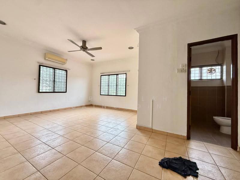 2-storey Terraced House for Sale in Taman Mutiara Subang (Shah Alam) - NORFADILAH ZAINUDDIN - Living Room - PropertyGuru.com.my