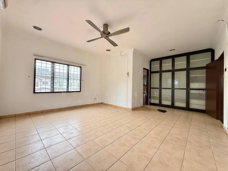 2-storey Terraced House for Sale in Taman Mutiara Subang (Shah Alam) - NORFADILAH ZAINUDDIN - Living Room - PropertyGuru.com.my