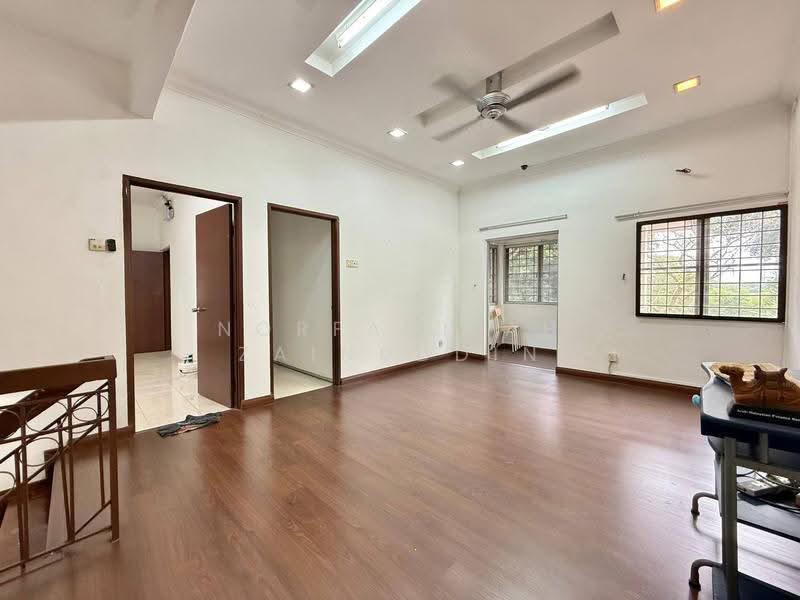 2-storey Terraced House for Sale in Taman Mutiara Subang (Shah Alam) - NORFADILAH ZAINUDDIN - Living Room - PropertyGuru.com.my