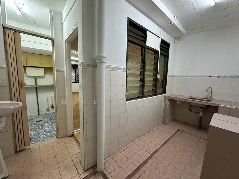 2-storey Terraced House for Sale in Taman Johor Jaya (Johor Bahru) - Ong Lih Shyan - Kitchen - PropertyGuru.com.my