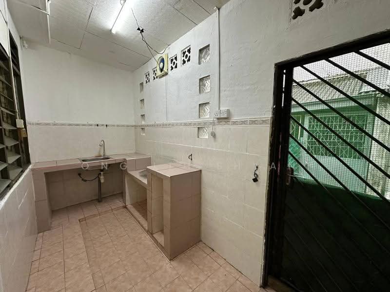 2-storey Terraced House for Sale in Taman Johor Jaya (Johor Bahru) - Ong Lih Shyan - Kitchen - PropertyGuru.com.my